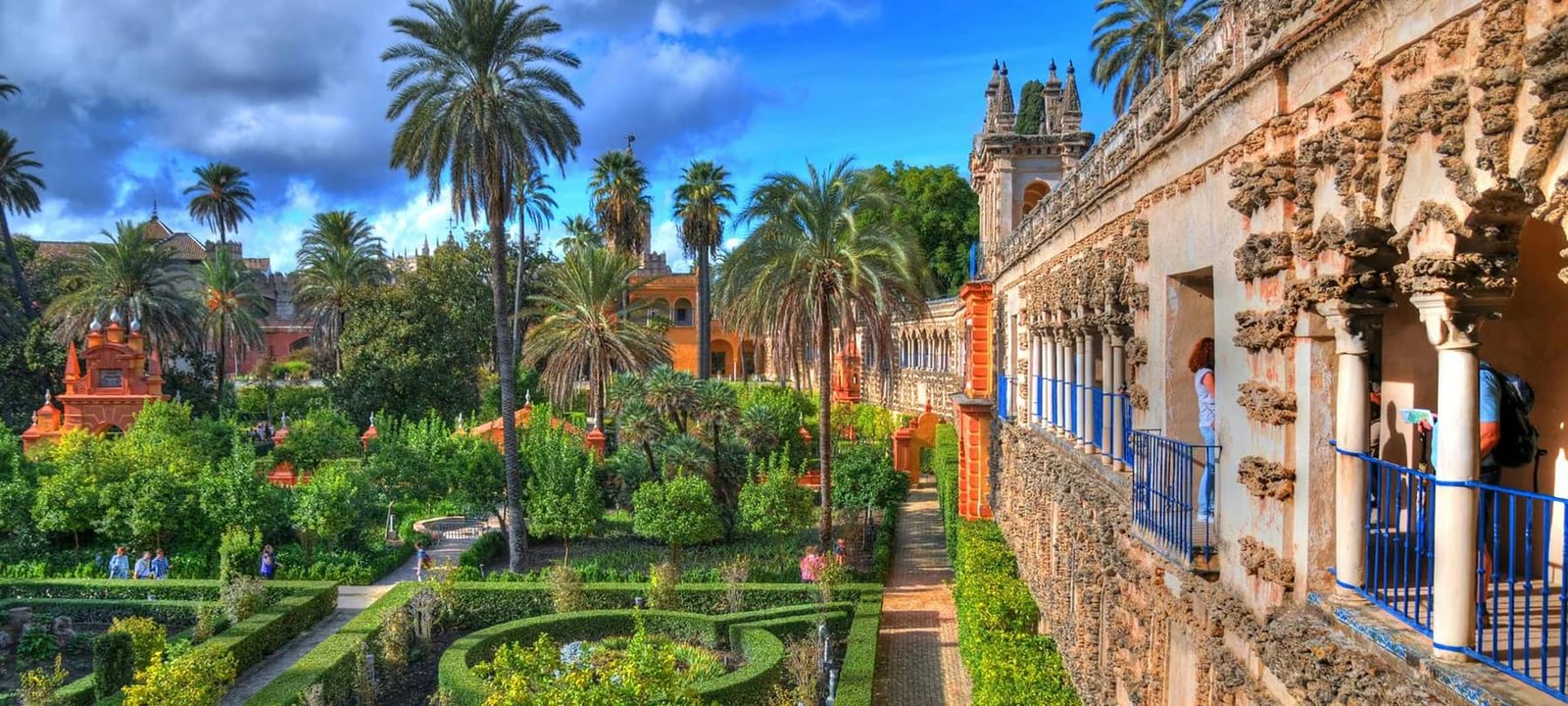 Explore the Moorish courtyards of the Royal Alc&aacute;zar