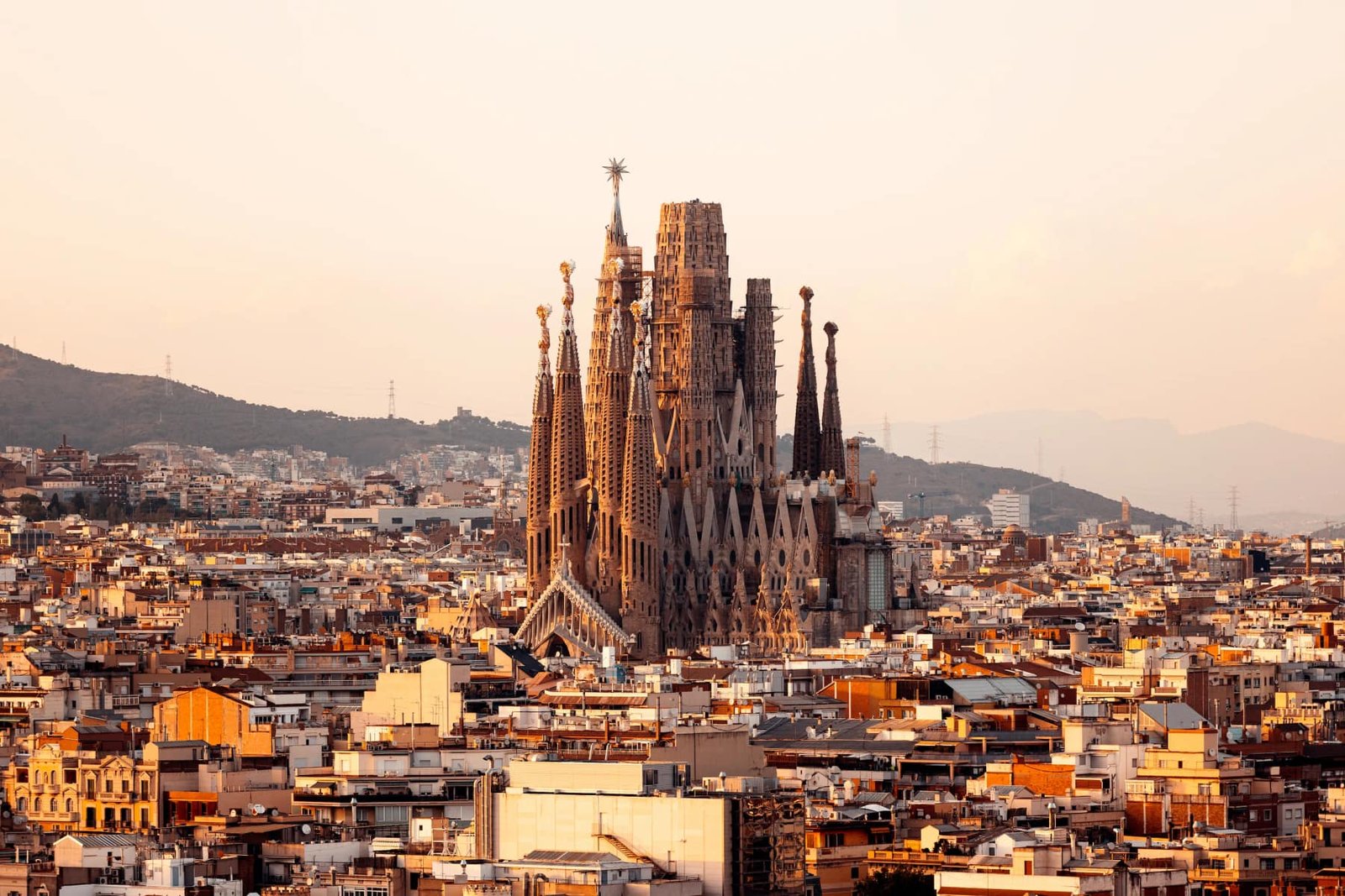 See the light through the Sagrada Fam&iacute;lia&rsquo;s glass